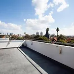 Perfect Located 2-Bed With Spacious Balcony & Bbq