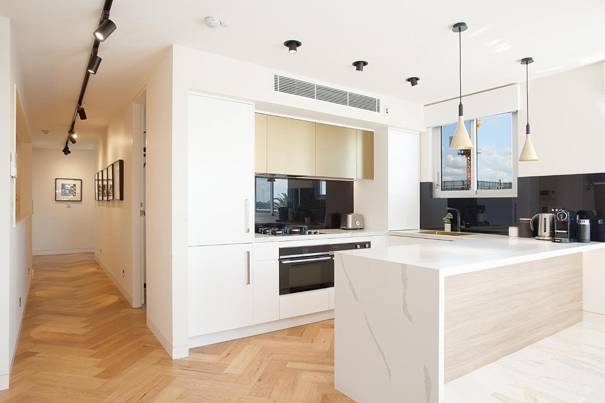 Apartment Perfect Located 2-bed With Spacious Balcony & Bbq