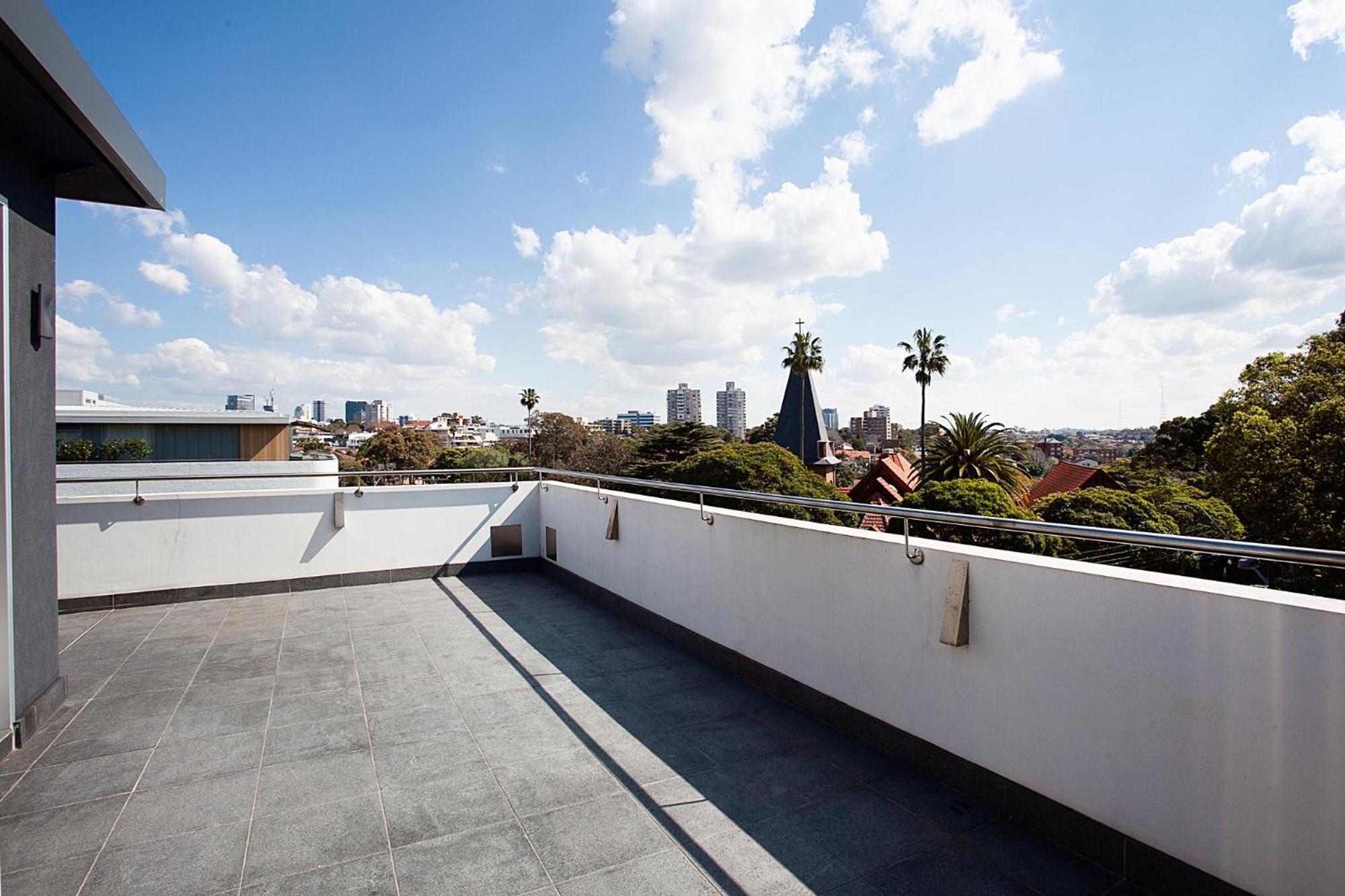Perfect Located 2-bed With Spacious Balcony & Bbq