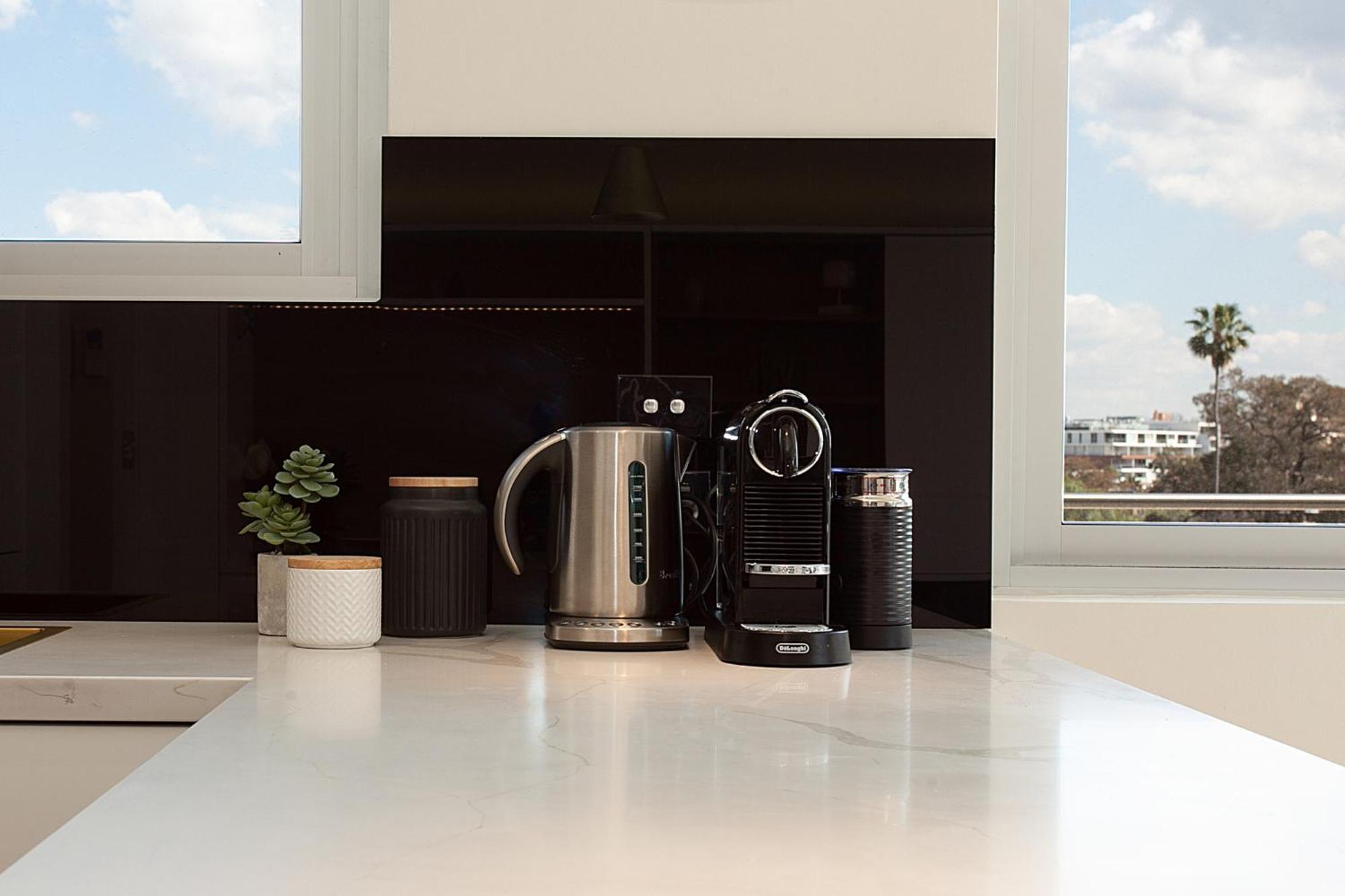 Perfect Located 2-bed With Spacious Balcony & Bbq Apartment *