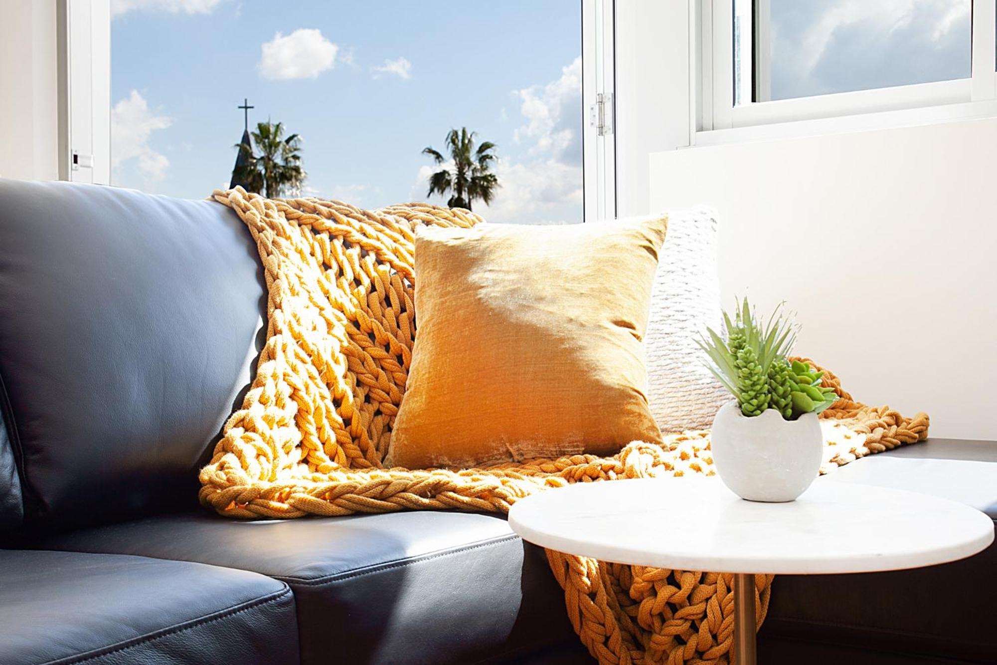 Perfect Located 2-bed With Spacious Balcony & Bbq *