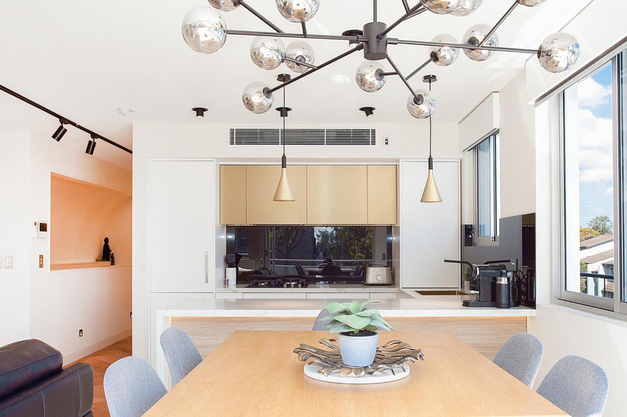 Apartment Perfect Located 2-bed With Spacious Balcony & Bbq